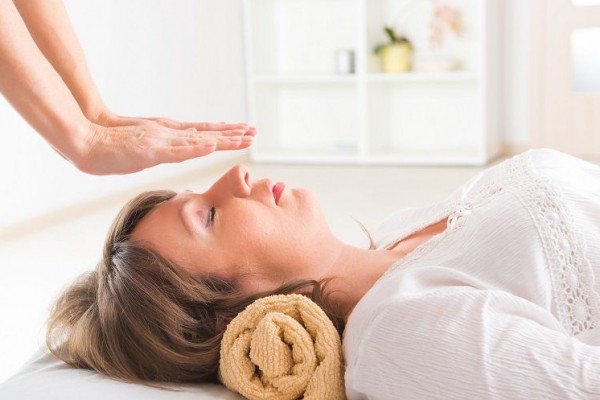 Keajaiban Reiki dan Akupunktur: Pengobatan Alternatif yang Efektif